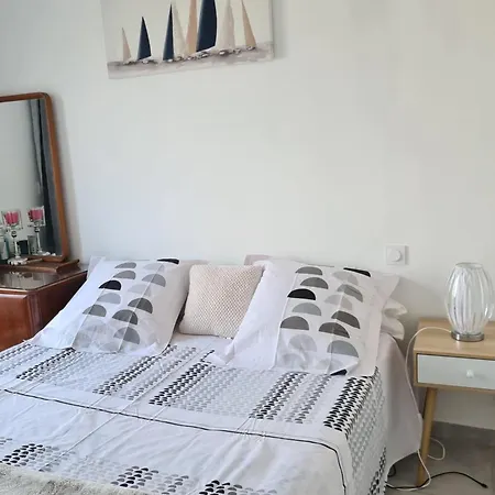 Dom wakacyjny Bright House In For 8 People