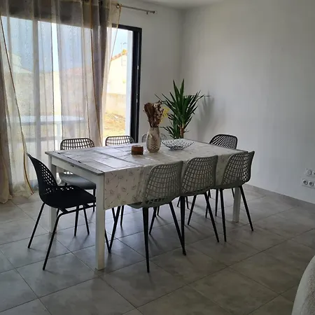 Bright House In For 8 People