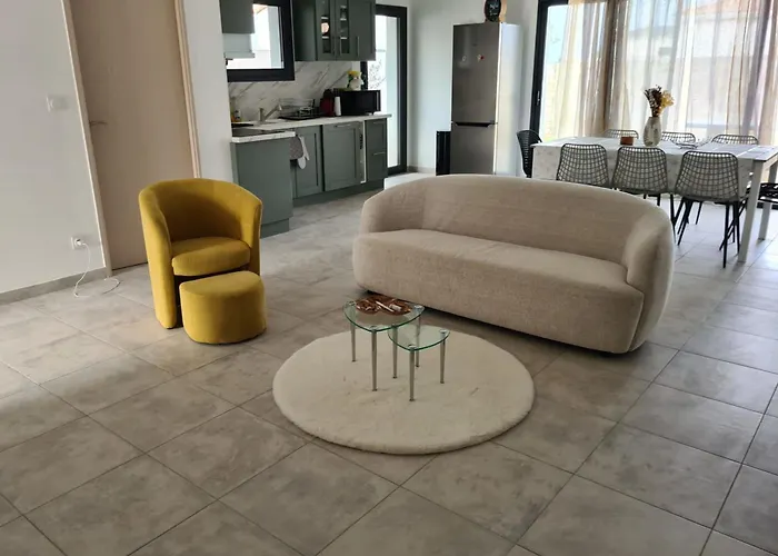 Bright House In For 8 People * Pezens